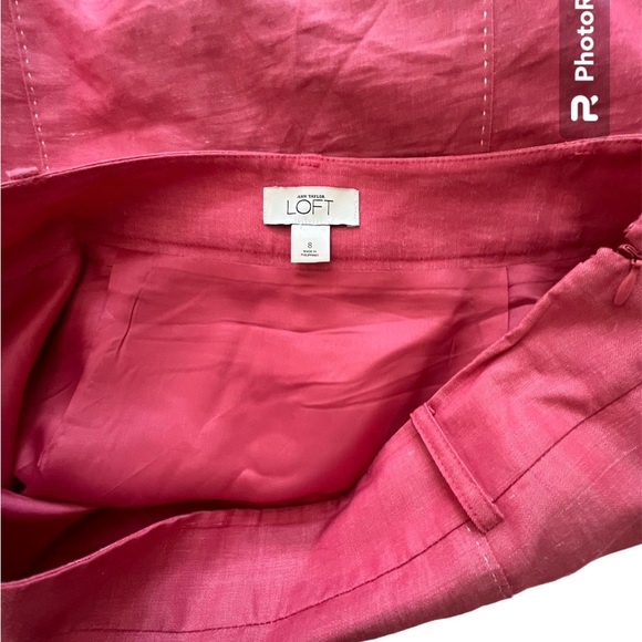 Loft fully lined pencil skirt in pink with side zipper.  Size 8 - Picture 3 of 4